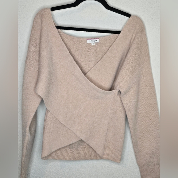 ANDRE'E By Unit Sweater - Picture 5 of 5